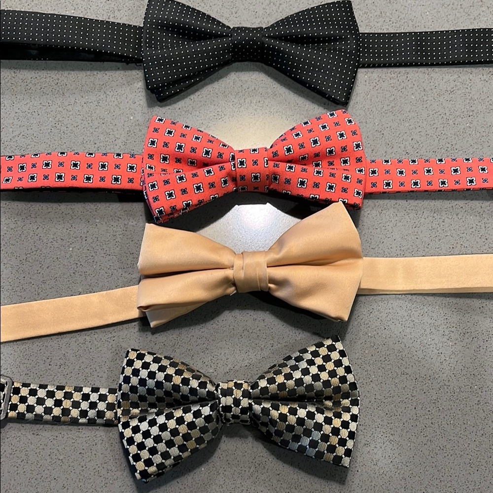 Set of Four Bow Ties in Black, Salmon color, beige and Black Checkered